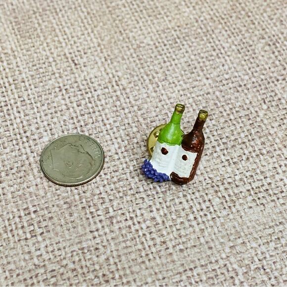 Double Wine Bottles with Grapes Pin - Picture 2 of 2